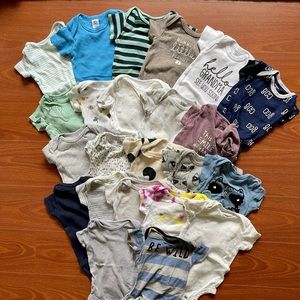 Lot of 23 infant onsies size 0-3 months